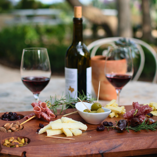 Cata de 3 Vinos + Tabla de Quesos + Certificado para 2 personas por $35 en El Rincón del Sommelier