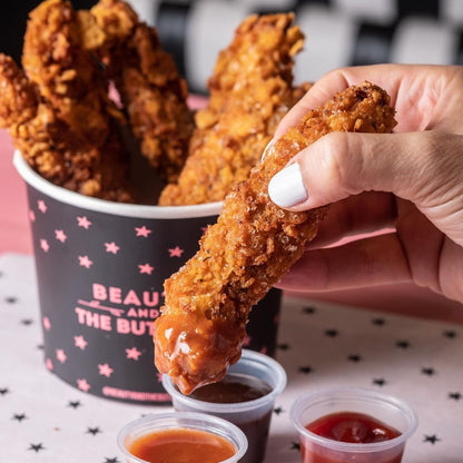 Family Pack: 4 Burgers Clásicas + 5 Chicken Tenders + Papas Grandes + 4 Helados por $29.99 en Beauty and the Butcher