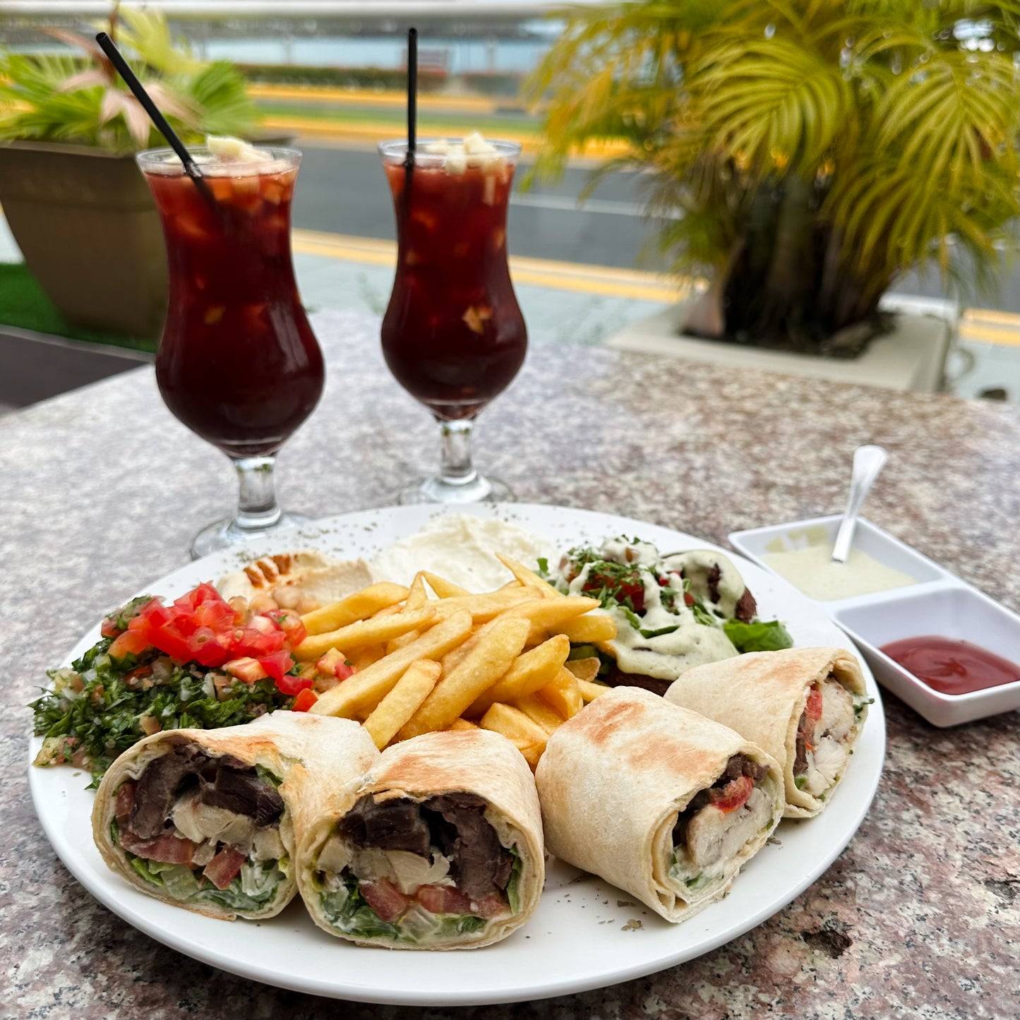 Mixto Libanés + 2 Sangrías para 2 Personas por $14 en Beirut de Amador