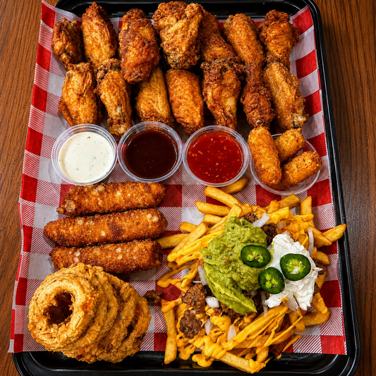 Sampler Salvaje con Alitas + Entradas + Papas Supremas y 2 Bebidas por solo $15 en Alitas Salvajes Pub