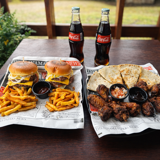 2 Burgers Doble Carne y Queso + Papas + 2 Órdenes de Alitas + 1 Orden de Quesadillas + 2 Bebidas por solo $15 en Bokattos!