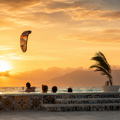 Day Pass para 2 personas con Piscina, Playa, Pescado Frito, Cervezas y Jet Ski por $79 en Solé Beach Club