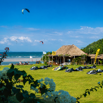 Day Pass para 2 personas con Piscina, Playa, Pescado Frito, Cervezas y Jet Ski por $79 en Solé Beach Club
