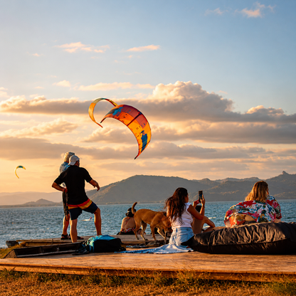 Day Pass para 2 personas con Piscina, Playa, Pescado Frito, Cervezas y Jet Ski por $79 en Solé Beach Club