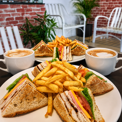 2 Club Sándwich + 2 Cafés por $14 en Candela Coffee Shot