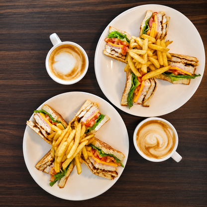 2 Club Sándwich + 2 Cafés por $14 en Candela Coffee Shot
