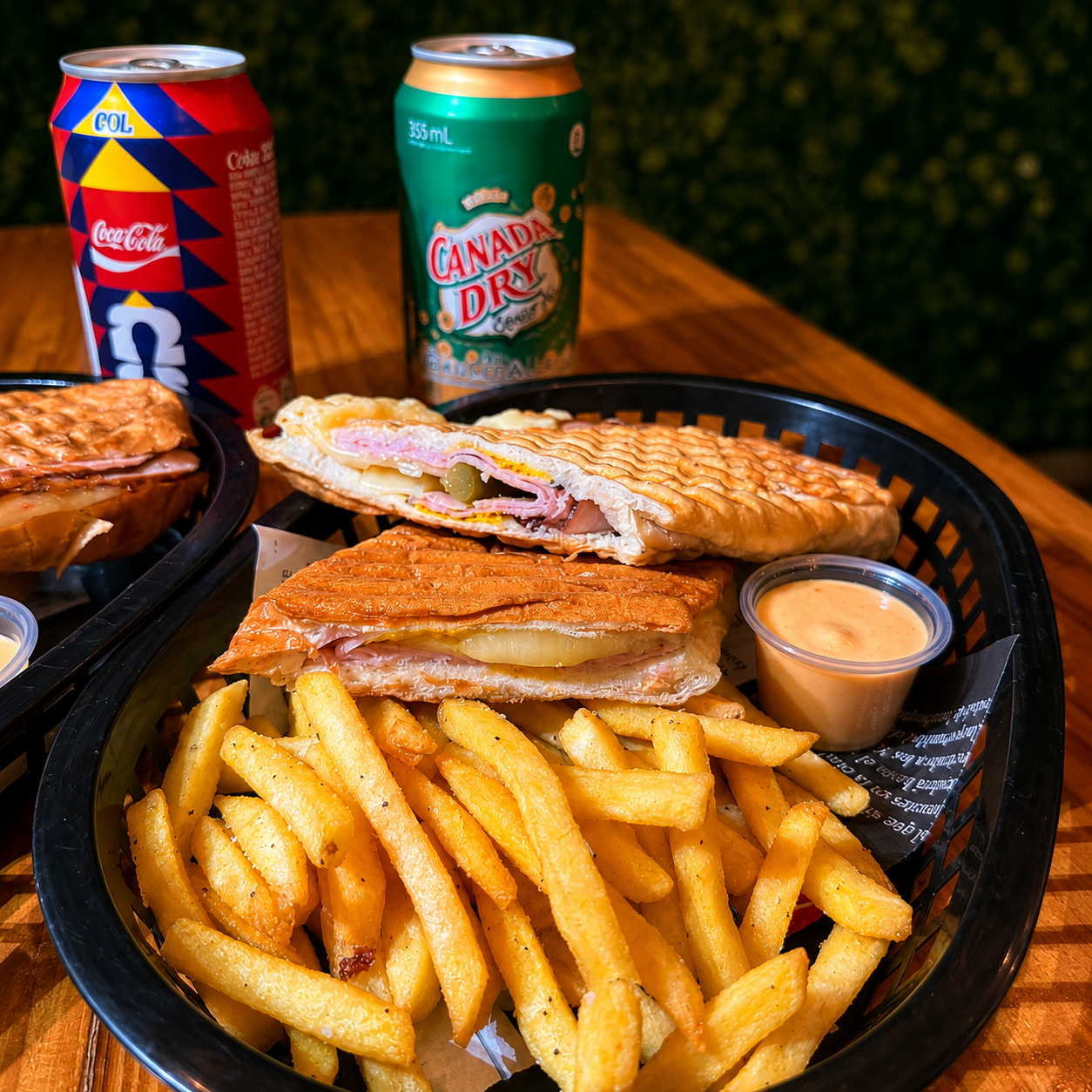 2 Sándwiches Cubanos + Papas Fritas + 2 Sodas por solo $10 en Chef Pepin