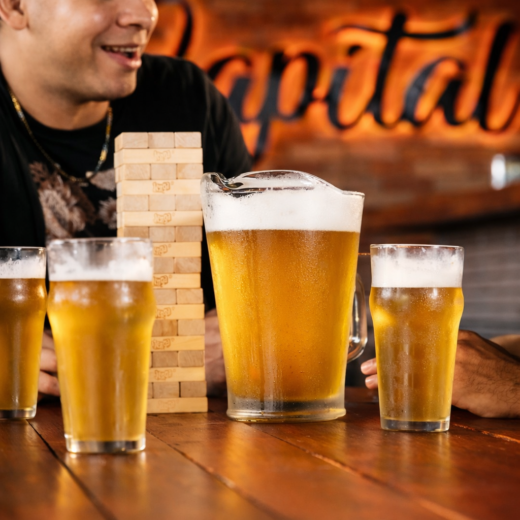 Jarra de Cerveza de la Casa + 15 Alitas por solo $20 en Capital Cervecería