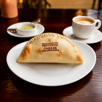 2 Empanadas Gourmet + 2 Cafés + Refill Ilimitado por 1 Hora por $10.50 en Chaucha Express