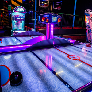 1 Hora de Juego Ilimitado + 1 Icee para 1 niño por $12 en Funlandia – Town Center
