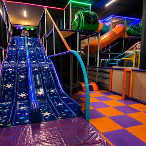 1 Hora de Juego Ilimitado + 1 Icee para 1 niño por $12 en Funlandia – Town Center