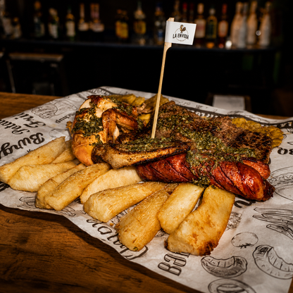 Paga $10 y Consume $20 en Comidas y Bebidas en La Envidia