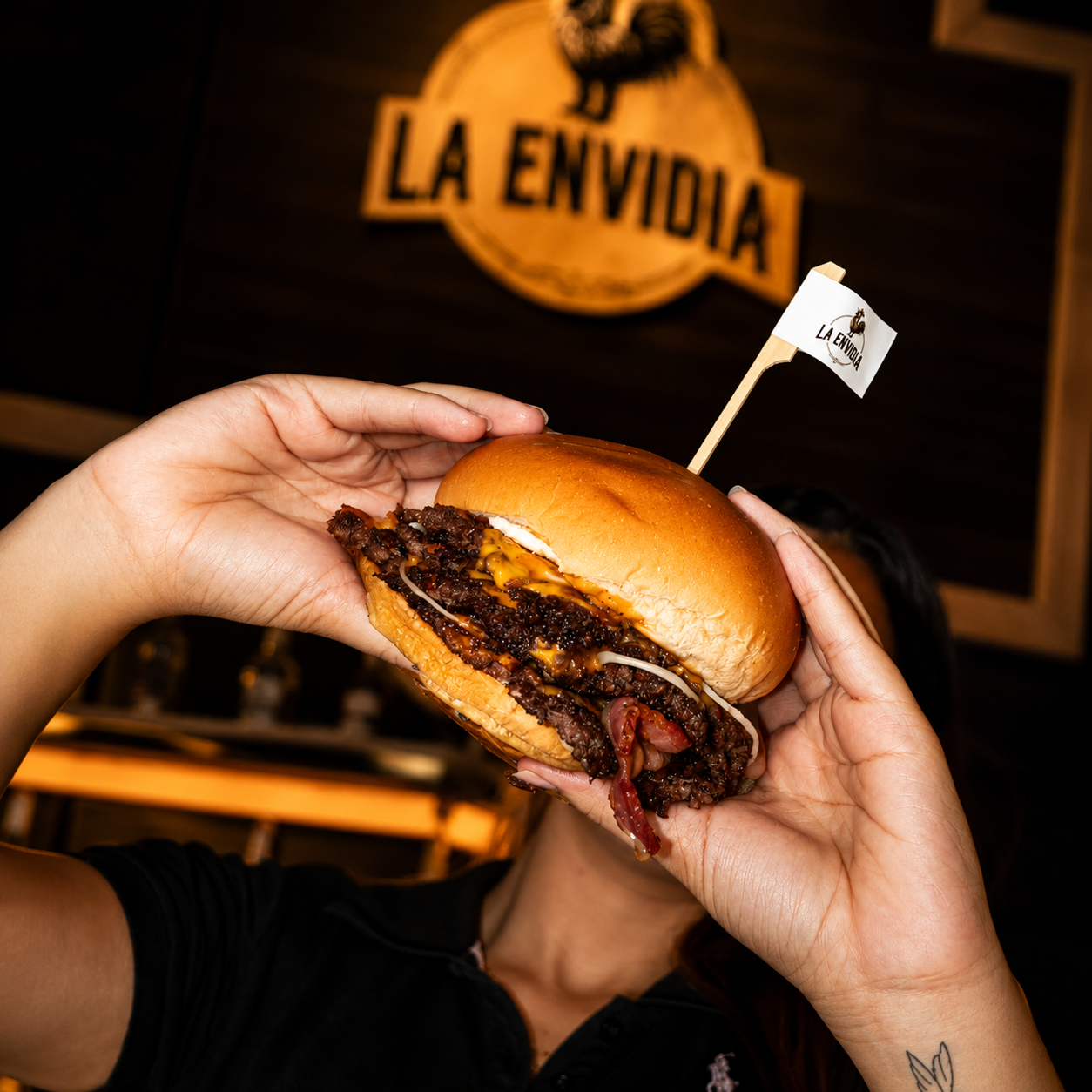 Paga $10 y Consume $20 en Comidas y Bebidas en La Envidia