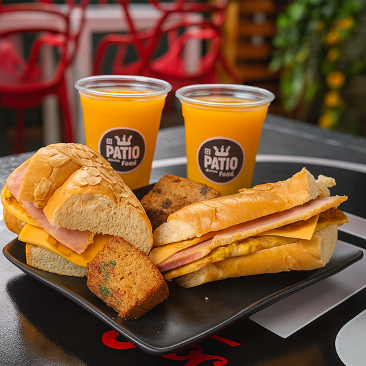 Menú de 2 Emparedados Navideños con Pan de Rosca y Jamón por solo $13 en El Patio de San Francisco