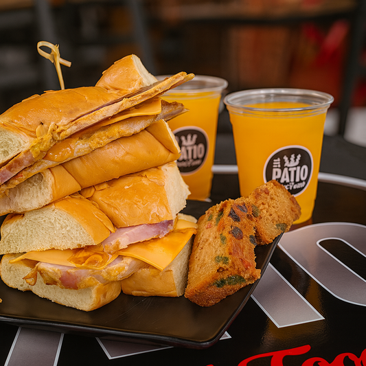 Menú de 2 Emparedados Navideños con Pan de Rosca y Jamón por solo $13 en El Patio de San Francisco