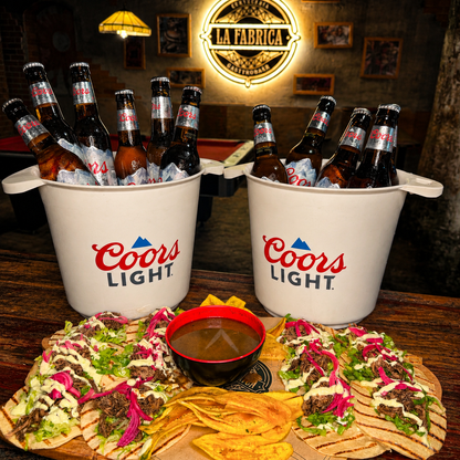 12 Tacos Variados + Plátanos Artesanales + 2 Cubetazos de Coors o 3 Margaritas por $20 en La Fábrica
