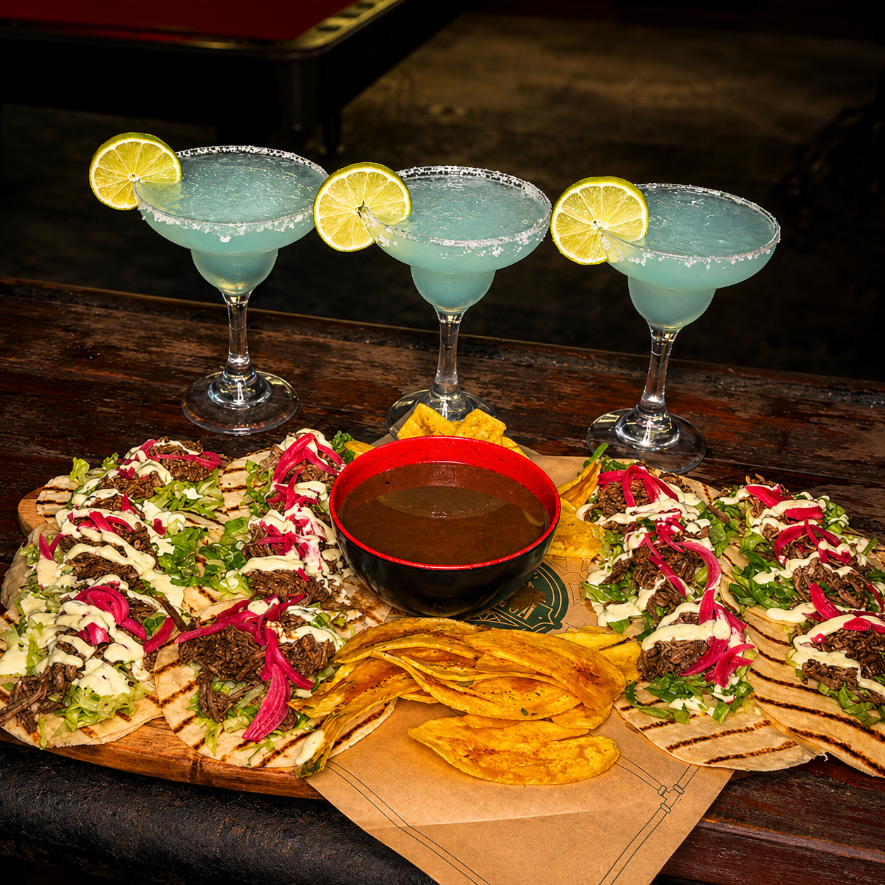 12 Tacos Variados + Plátanos Artesanales + 2 Cubetazos de Coors o 3 Margaritas por $20 en La Fábrica