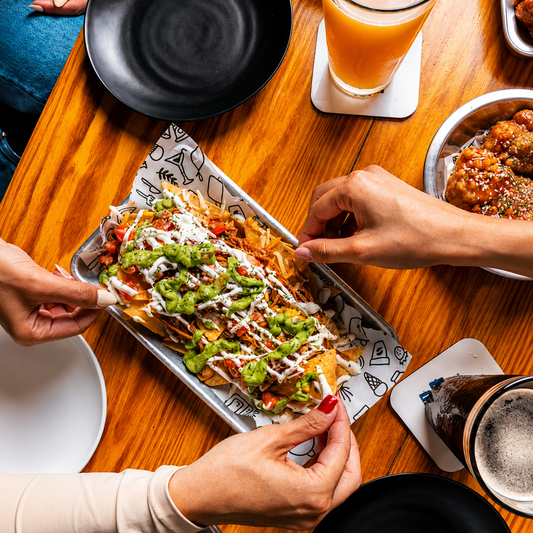 Big Nachos + Jarras Artesanales para compartir desde $20 en El Perico Mañoso