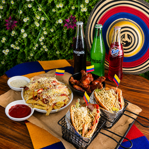 2 Arepa Burgers + Alitas Jumbo + Salchipapa Clásica + 3 Sodas por $10 en L' Coste Burguer