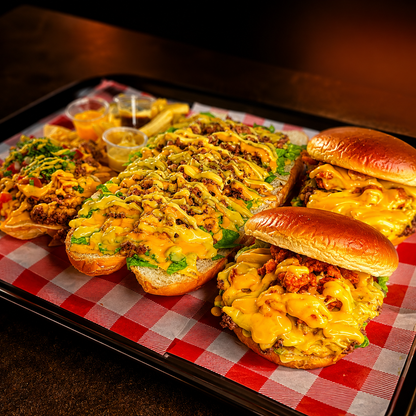 2 Bacon Cheese + Pepito, Nachos para Compartir y Papas por solo $15 en Crazy Cheese - Chiriquí