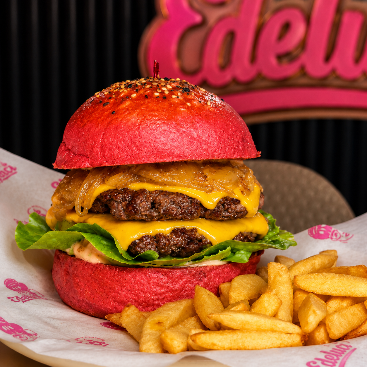 2 Luci's Pink Burger + 1 Orden de Papitas Fritas + 2 Sodas por solo $10 en Edeluci
