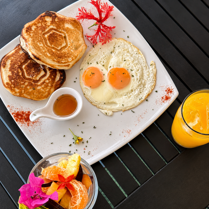 Estadía con Habitación para 2 Personas + 2 Desayunos por solo $59.99 en Hotel Sister Moon