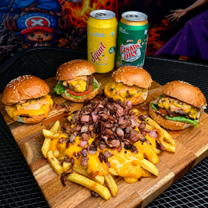 4 Mini Burgers + Papas Bacon Cheddar + 2 Sodas por $12 en La Cueva del Yonkou – Chiriquí