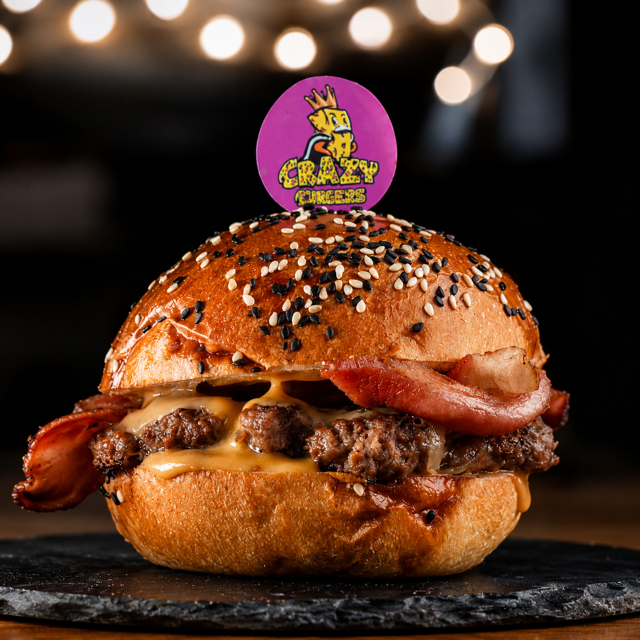 2 Burgers con Papas Fritas + 2 Bebidas por $14 en Crazy Cheese - Chiriquí