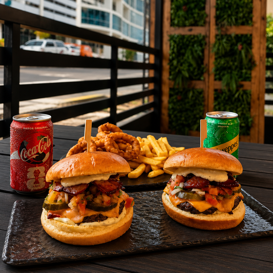 2 Burger La Anfitriona + Papas Fritas + Aros de Cebolla + 2 Sodas por solo $15 en Score y Sabor