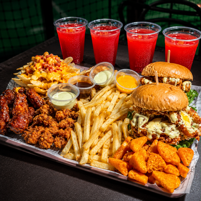 2 Burgers Cargadas + 4 Acompañantes, Alitas, Chicken Pops y 4 Bebidas por solo $18 en Crazy Cheese - Chiriquí
