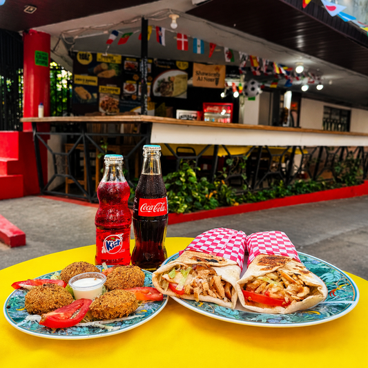 2 Shawarmas de Pollo + 4 Falafel + 2 Sodas por solo $10 en Shawarma Al Nour