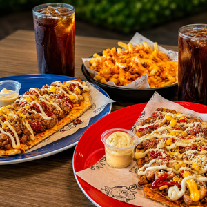 2 Pepitos de Pollo + Cheese Papas y 2 Tés Fríos por $16 en Ke Vakas – Chiriquí
