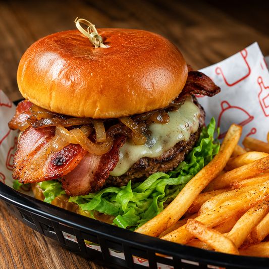 2 Salvaje Burgers + Papas Fritas por solo $13.75 en Alitas Salvajes Pub