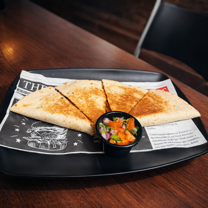 4 Tacos + 4 Quesadillas + Orden de Nachos + 2 Bebidas por solo $15 en Bokattos