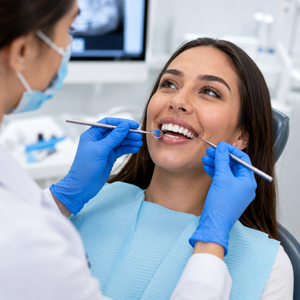 Limpieza Dental Completa + Evaluación, Pulido Dental y Aplicación de Flúor por $14.99 en Clínica Clayton