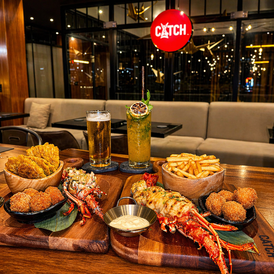 The Lobster Experience para 2: Langosta + Croquetas + 2 Cócteles por solo $45 en Catch Casco Viejo