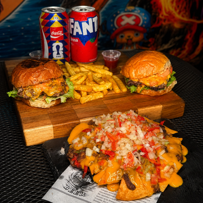 2 Burgers Ronoroa Zoro con Papas + Nachos y 2 Sodas por solo $16.99 en La Cueva del Yonkou - Chiriquí