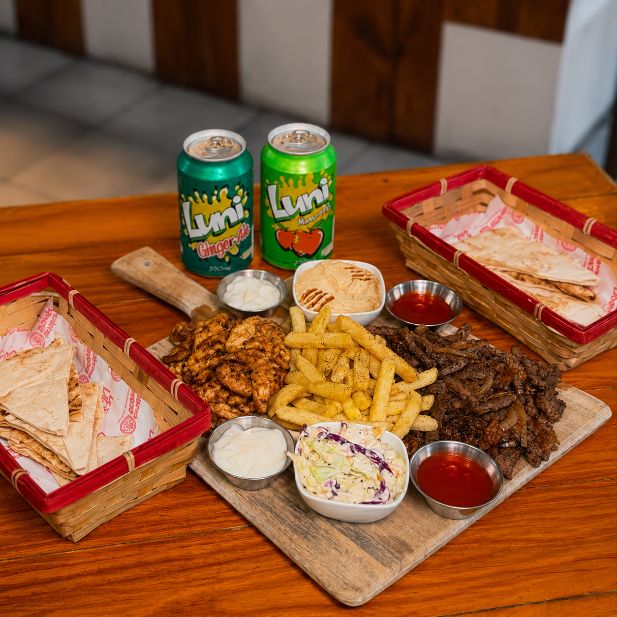 Picada Libanesa con Pollo, Carne, Hummus, Pan Libanés y 2 Sodas por $16 en La Sabrosa Libanesa – David, Chiriquí