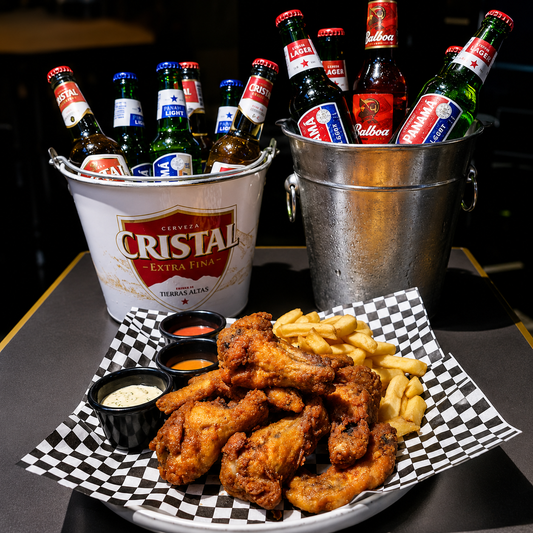 10 Alitas + Acompañamiento + Media Caja de Cerveza Nacional por solo $15 en Lost Exclusive