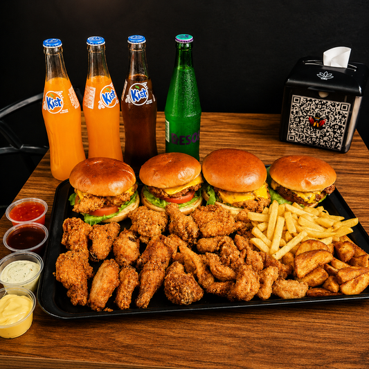 4 Hamburguesas + Alitas + Boneless + Papas + Bebidas por solo $28 en Alitas Salvajes Pub