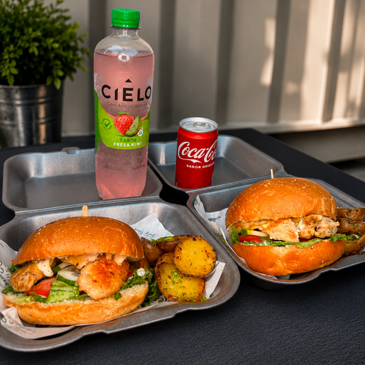 2 Burgers de Pollo al Grill con Papas Salteadas + 2 Aguas Saborizadas o Sodas por $9 en Honest Kitchen