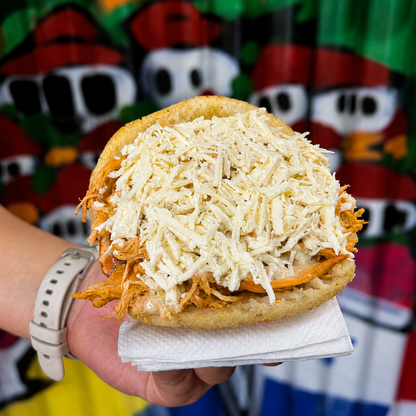 2 Arepas Colombianas a elegir de Pollo o Carne + 2 Sodas por solo $10 en Arepitas Q Chimba