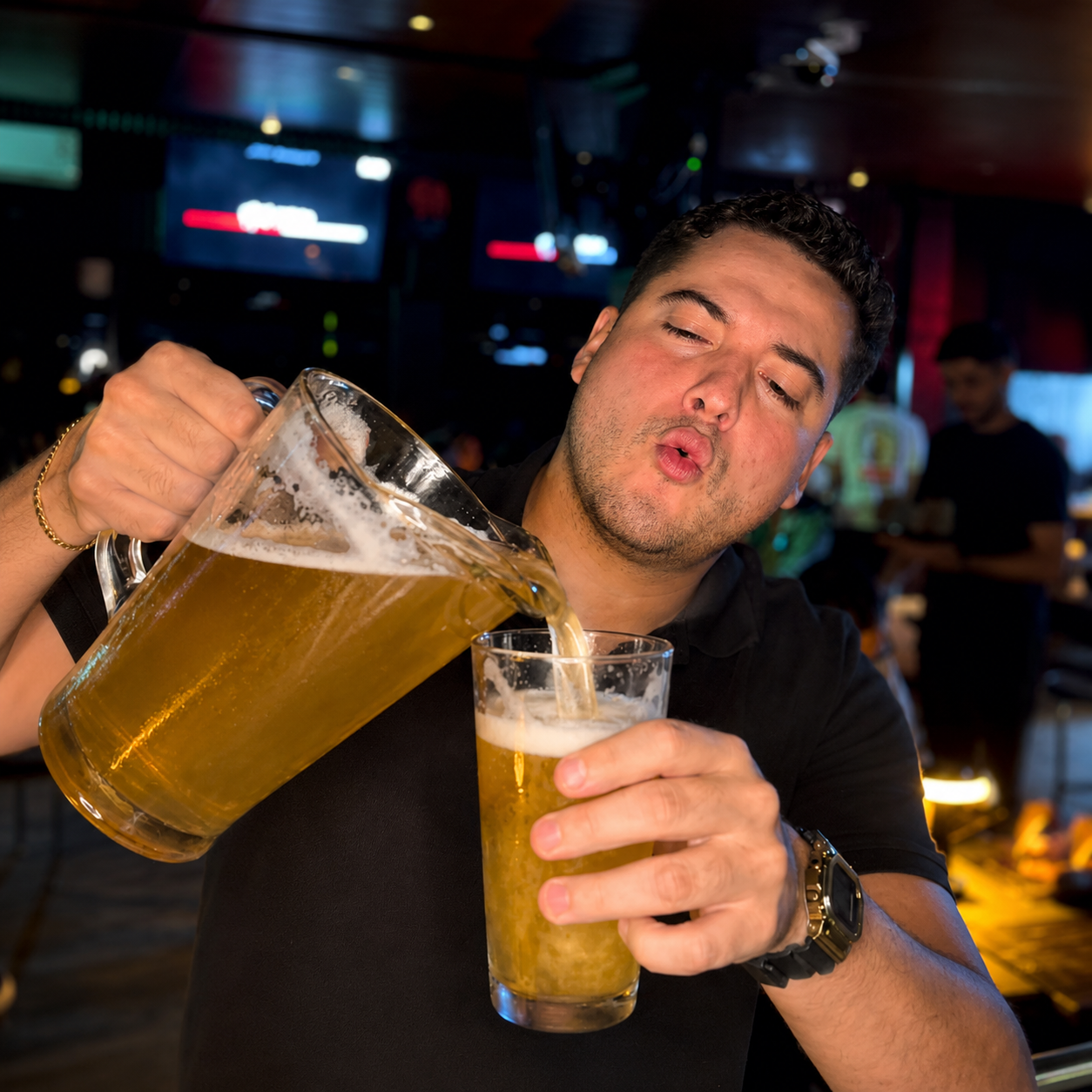 Jarra de Cerveza Artesanal + 10 Deliciosas Wings por $15 en Hops Panamá