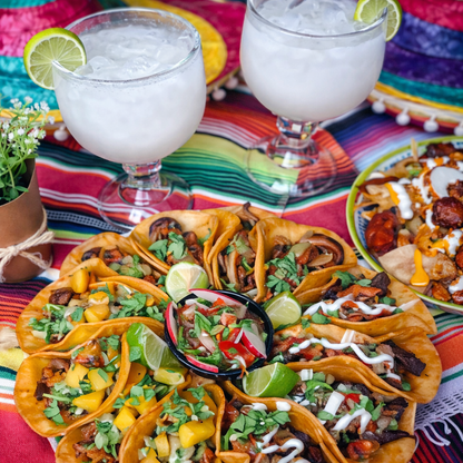 Bandeja de 12 Tacos Mixtos + Nachos y Horchatas por solo $18 en La Taquerita