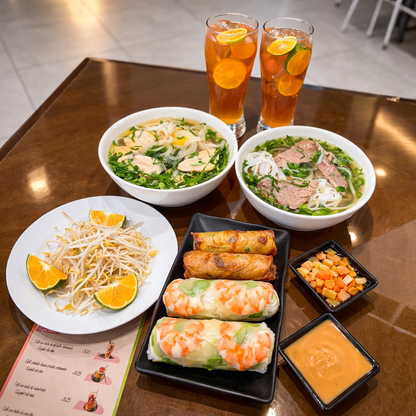 Experiencia Vietnamita para 2: Rollos + 2 Sopas Pho + Té Vietnamita por solo $15 en Vietnam Cuisine