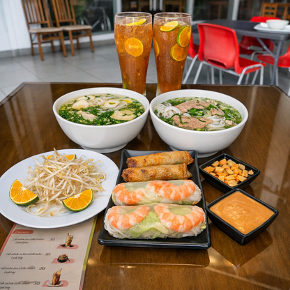 Experiencia Vietnamita para 2: Rollos + 2 Sopas Pho + Té Vietnamita por solo $15 en Vietnam Cuisine