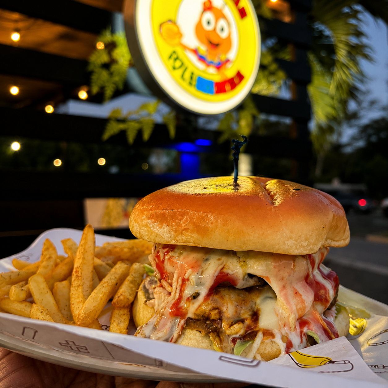 2 Burgers Bacanas + 2 Sodas por solo $10 en Arepitas Q' Chimba