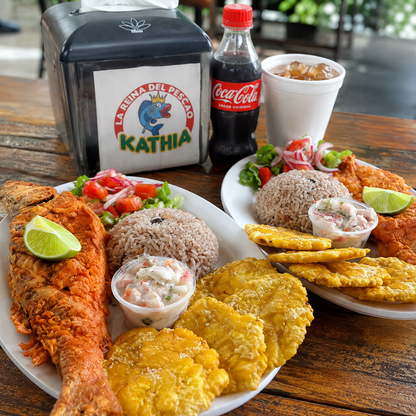 Filete de Pescado, Pescado Entero, Patacones, Ensalada y 2 Bebidas por $13.50 en Kathia La Reina Del Pescao