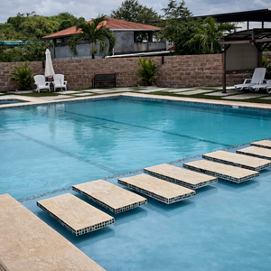 Pasadía con Piscina + 2 Platos con Cachapas + Costillas + 2 Bebidas para 2 personas