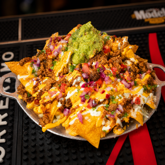 Chicharrón Mixto + Nachos + Canastas de Patacón + Cubetazo por solo $15 en Chicharrones Panamá